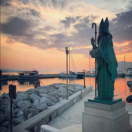 Luna Baska Voda